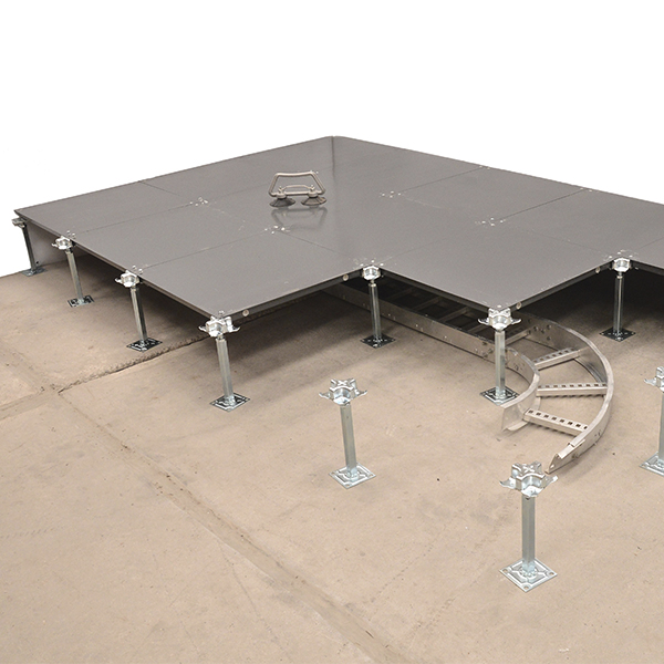 PISO FALSO CON ALMA DE CEMENTO PARA RECIBIR ALFOMBRA MODULAR